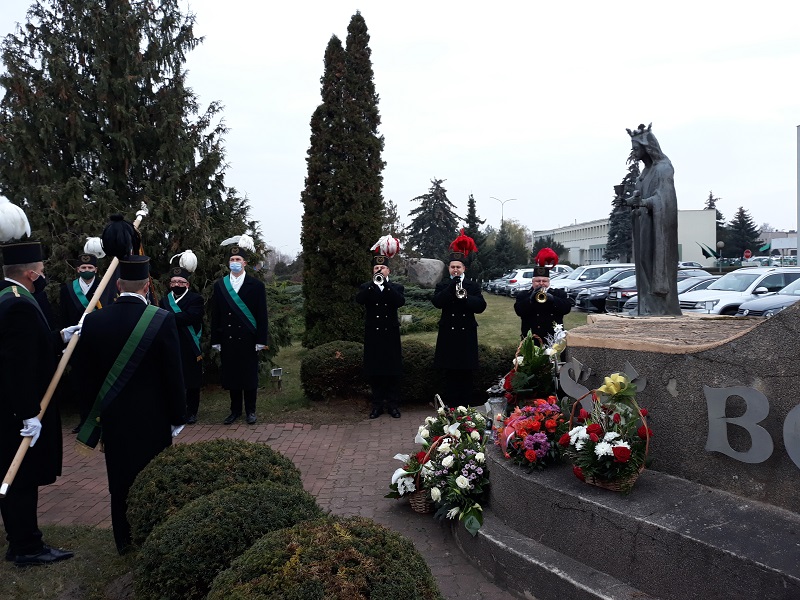 Osobno przed świętą Barbarą. Złożyli kwiaty i zapalili znicze