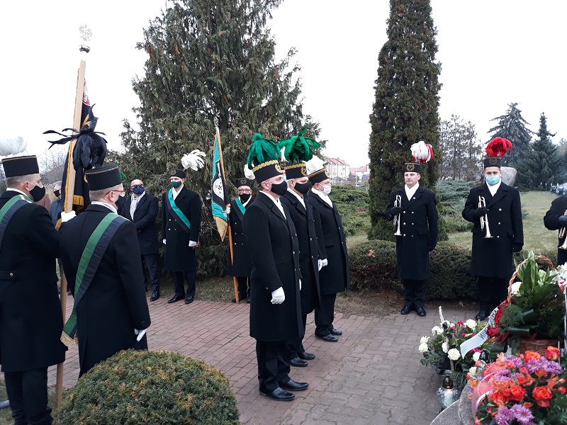 Osobno przed świętą Barbarą. Złożyli kwiaty i zapalili znicze