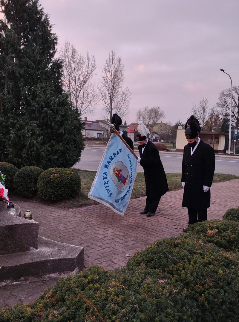 Osobno przed świętą Barbarą. Złożyli kwiaty i zapalili znicze