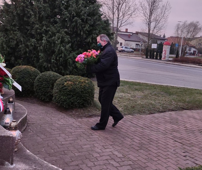 Osobno przed świętą Barbarą. Złożyli kwiaty i zapalili znicze