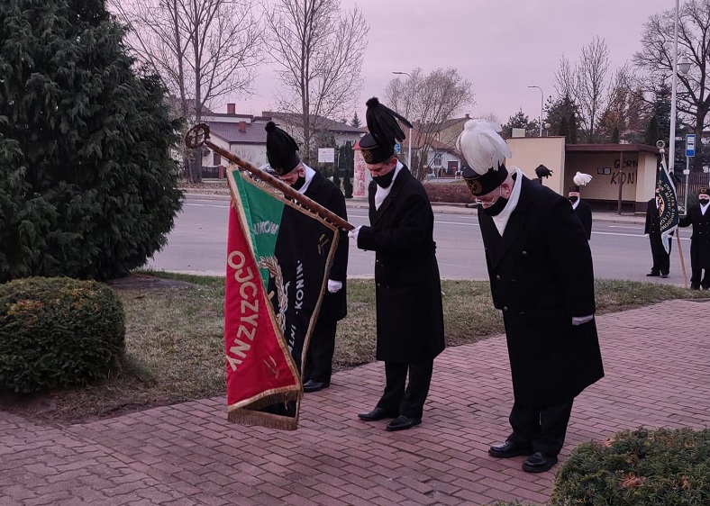 Osobno przed świętą Barbarą. Złożyli kwiaty i zapalili znicze