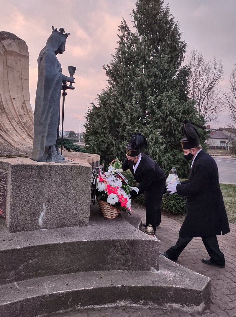 Osobno przed świętą Barbarą. Złożyli kwiaty i zapalili znicze