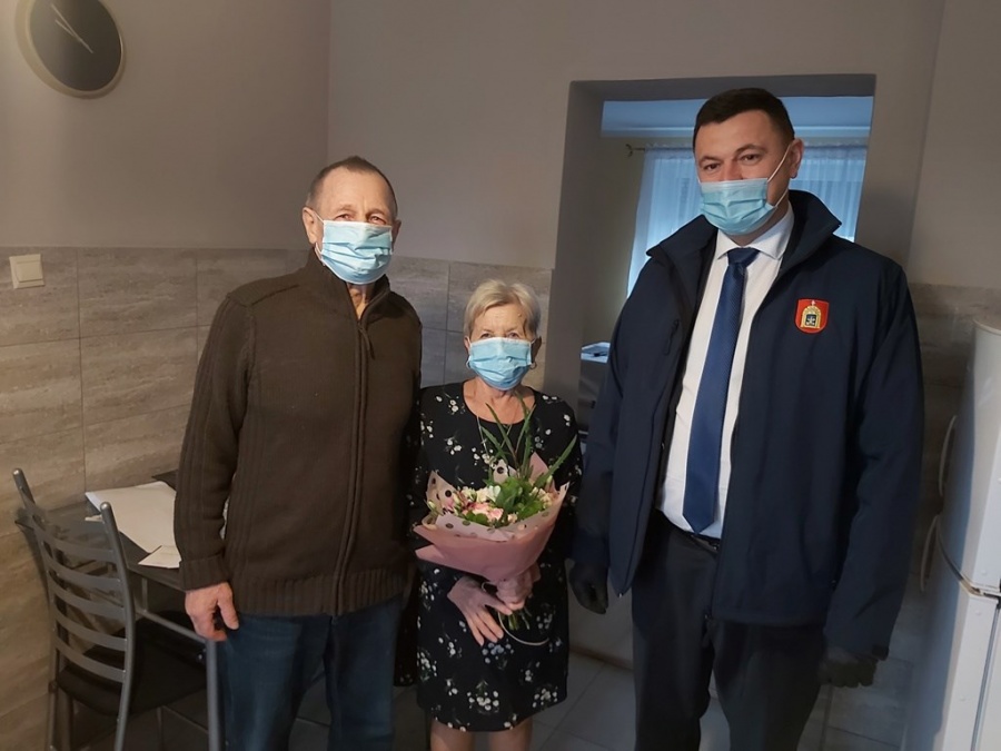Medale z dostawą do domów. Pary z długoletnim stażem małżeńskim nie mogły świętować wspólnie