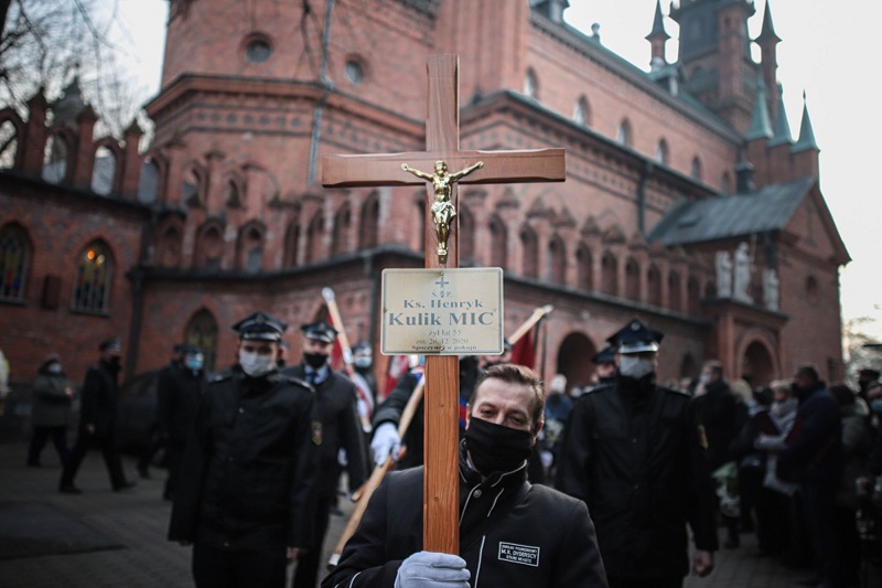 W swoją pracę wnosił spokój i harmonię. Pożegnano proboszcza parafii św. Doroty w Licheniu
