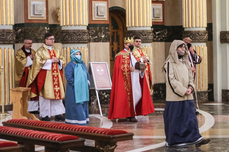 Mędrcy ze Wschodu w licheńskiej bazylice. Również bez tradycyjnego orszaku