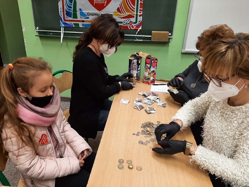 Kwestowało 23 młodych wolontariuszy. W sumie zebrali ponad 33 tysiące zł