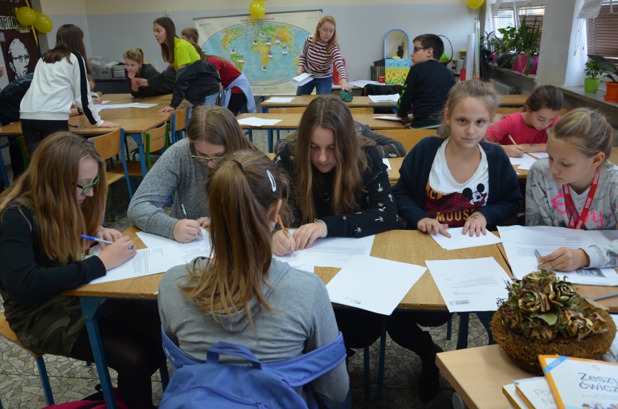 Dzieci listy piszą. W „dwunastce” trwa maraton Amnesty International