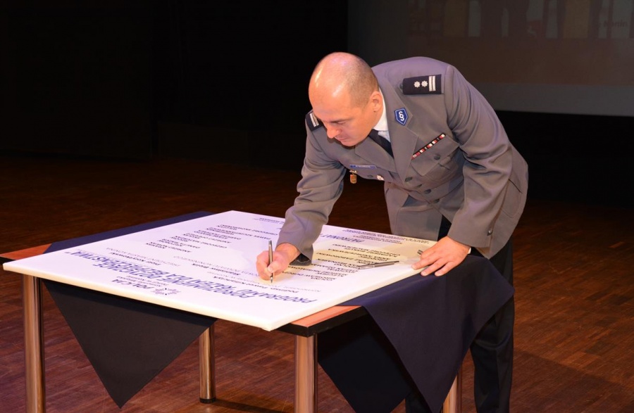 Policjanci podsumowali program „Razem dla bezpieczeństwa”. Umowa podpisana na kolejny rok