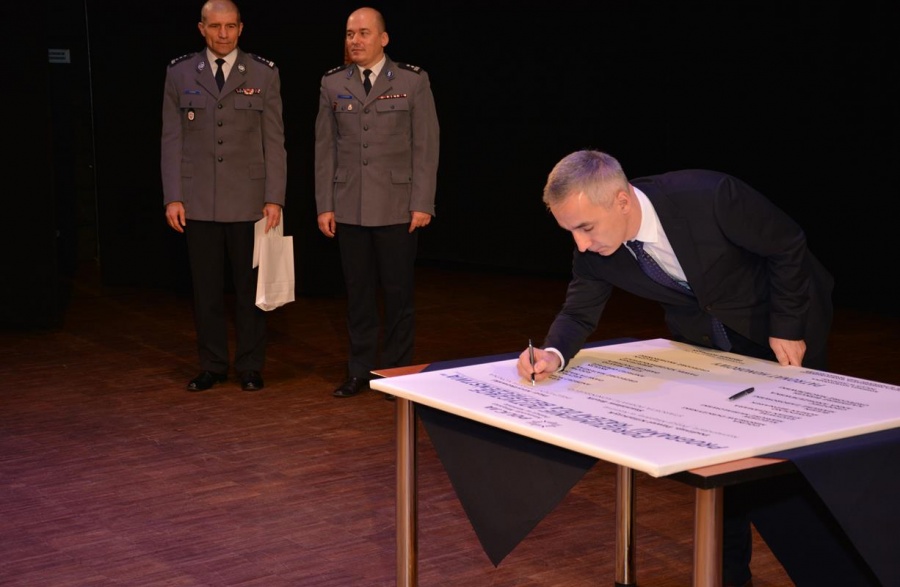 Policjanci podsumowali program „Razem dla bezpieczeństwa”. Umowa podpisana na kolejny rok