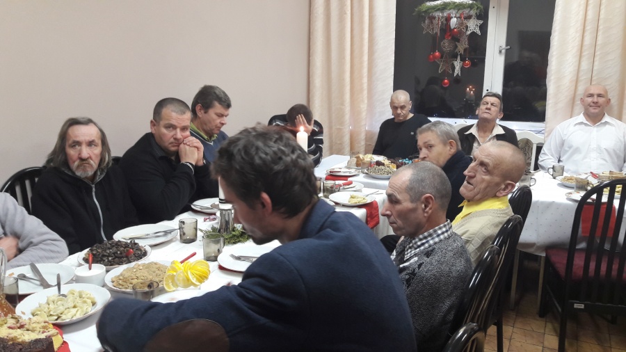 Więzi poszarpane zawsze można naprawić. Wigilia w schronisku dla osób bezdomnych