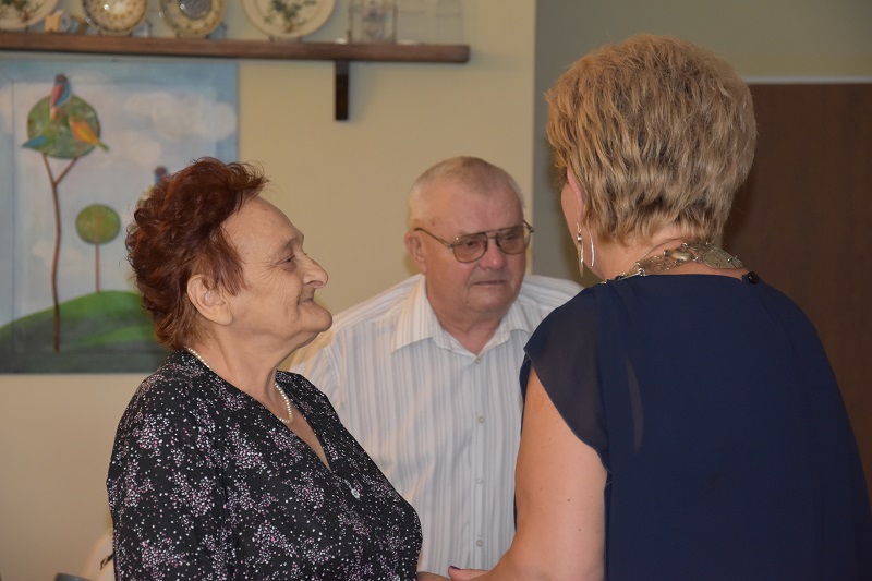 „Żeby młodzi nie myśleli, że potłuczoną rzecz trzeba wyrzucić”. Małżonkowie obchodzili jubileusze