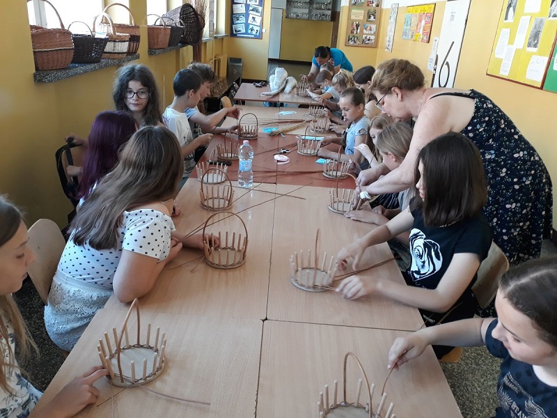Byli w indiańskiej wiosce i parku linowym. W półkoloniach wzięło udział 140 uczniów
