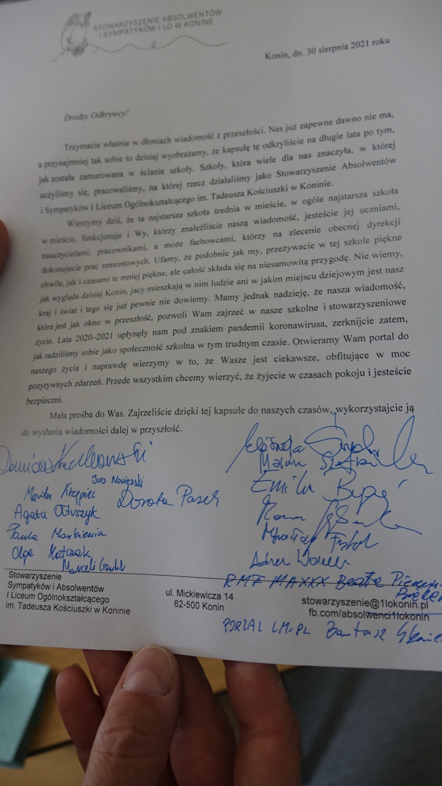 Kapsuła Czasu w ścianie I LO. „To ciekawy materiał dla przyszłych pokoleń”
