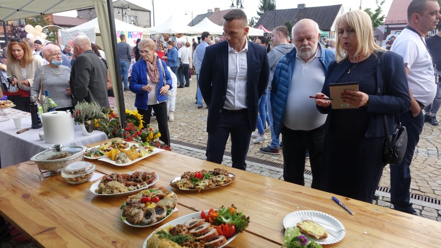 To już dziewiąty Jarmark Ochweśnicki. Dziewięć Kół Gospodyń Wiejskich wzięło udział w konkursie kulinarnym
