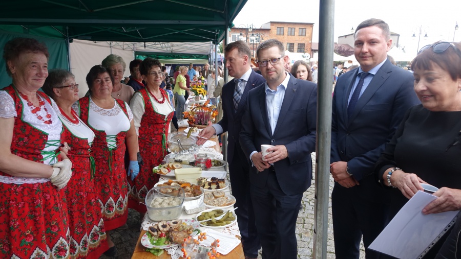 To już dziewiąty Jarmark Ochweśnicki. Dziewięć Kół Gospodyń Wiejskich wzięło udział w konkursie kulinarnym