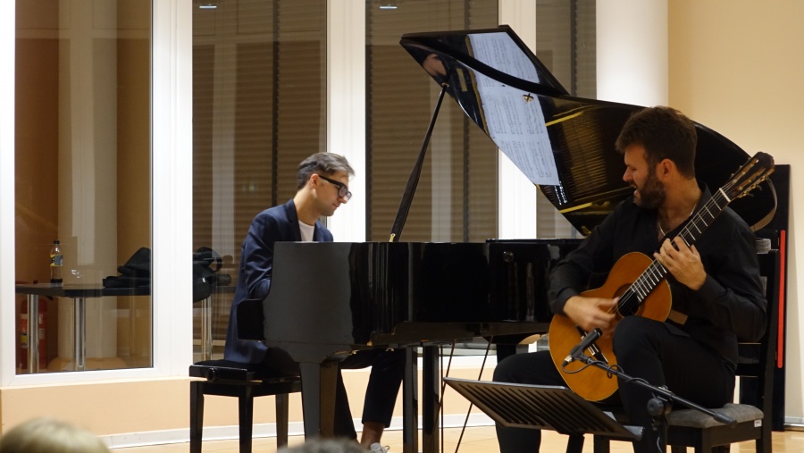 Łukasz Kuropaczewski, Aleksander Dębicz i „Adela” w Ratuszu. To był rewelacyjny koncert