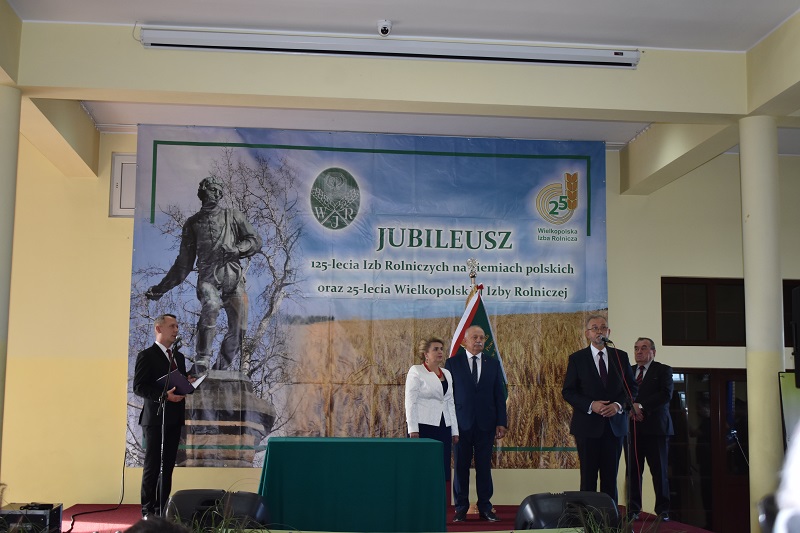 Rada Powiatowa Wielkopolskiej Izby Rolniczej ze sztandarem. „Ten dzień przejdzie do historii”