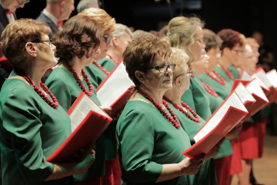 Śpiew to dla seniorów recepta na pogodę ducha i radość życia. Koncert dla miasta