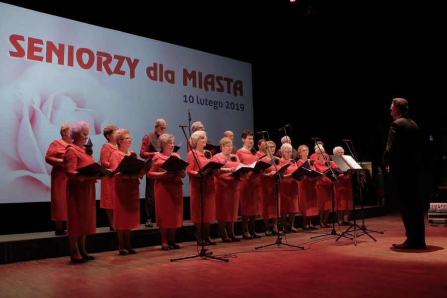Śpiew to dla seniorów recepta na pogodę ducha i radość życia. Koncert dla miasta