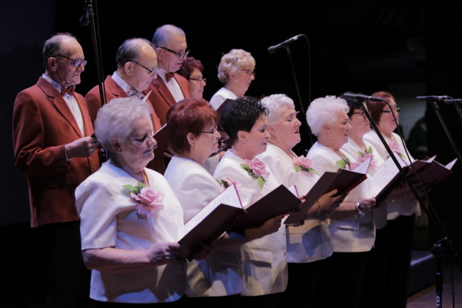Śpiew to dla seniorów recepta na pogodę ducha i radość życia. Koncert dla miasta