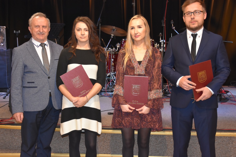 Dzień Edukacji Narodowej w Kazimierzu Biskupim. – Dziękuję za uczenie szacunku dla drugiego człowieka – mówił wójt