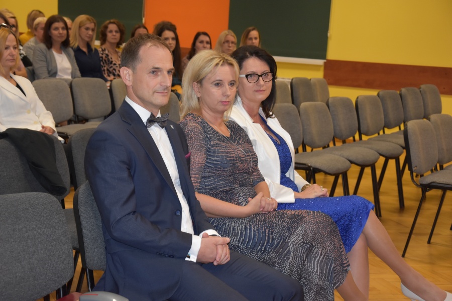 Dzień Edukacji Narodowej w Kazimierzu Biskupim. – Dziękuję za uczenie szacunku dla drugiego człowieka – mówił wójt