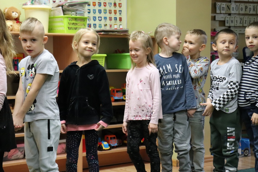 Wizyta w przedszkolu w Gosławicach. Dzieci rozdadzą świąteczne kartki mieszkańcom