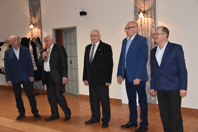 Obiad i tort dla pań w ich święto. ,,Dzisiaj obsługują nas panowie”