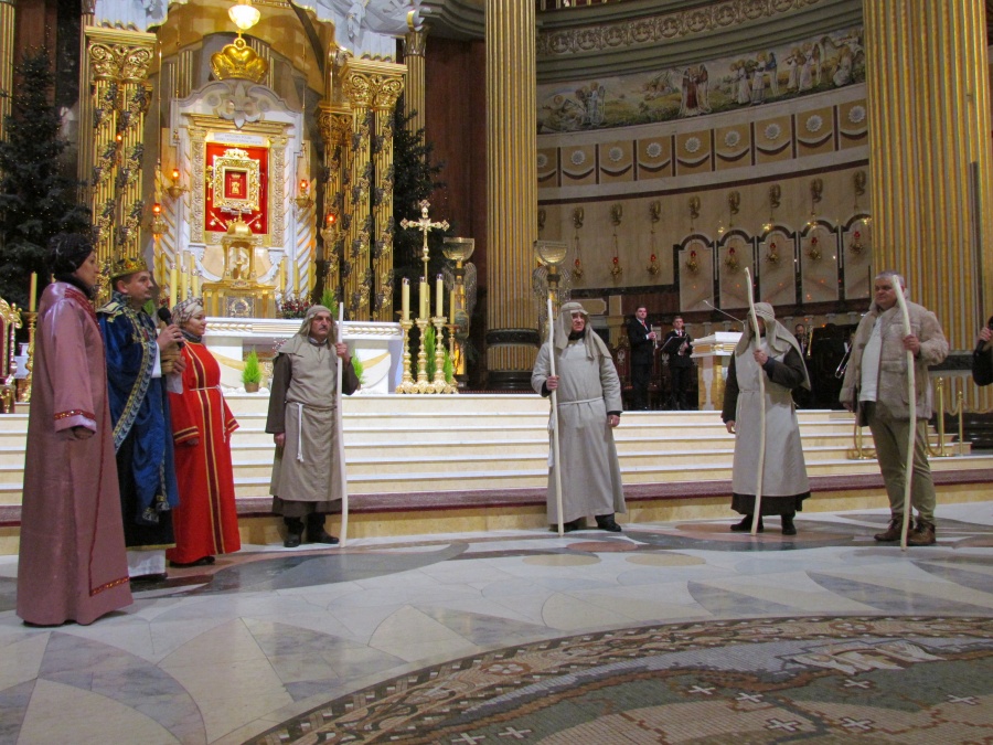 Uroczystość Objawienia Pańskiego w licheńskiej bazylice. Przedstawienie zamiast orszaku Trzech Króli