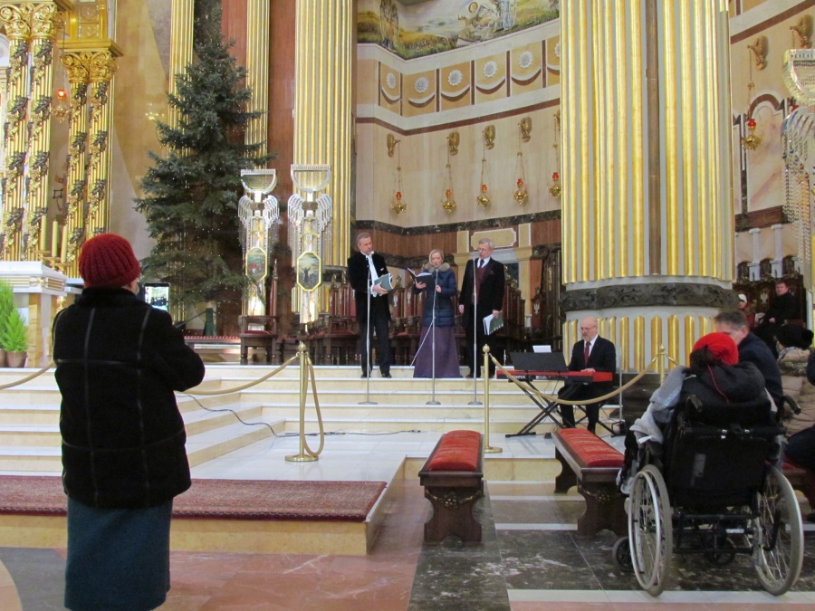 Wybitni artyści w licheńskiej bazylice. Wspólne kolędowanie jak przy wigilijnym stole