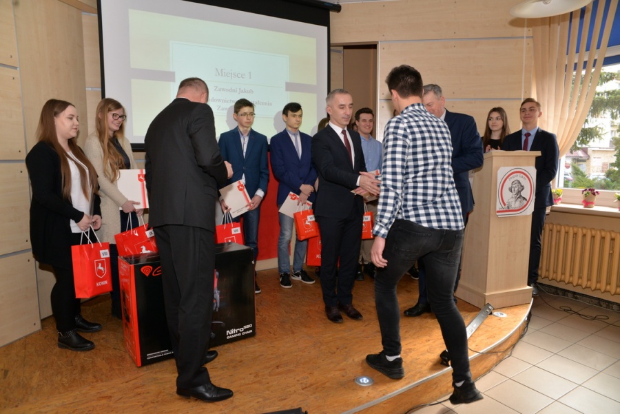 Znają prawa i przepisy. Finał XV Wielkopolskiej Olimpiady Wiedzy Konsumenckiej