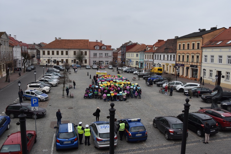 Kolorowa skarpeta na konińskim rynku. Dziś Światowy Dzień Zespołu Downa