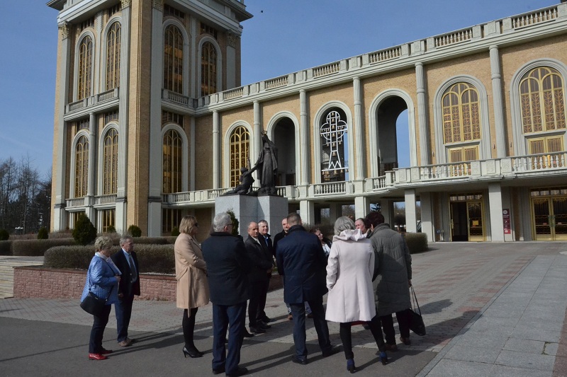 Na chwilę refleksji i modlitwy. Samorządowcy zjechali do Lichenia