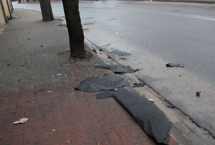 Nawałnica nad Dobrą. Zniszczone domy i parki