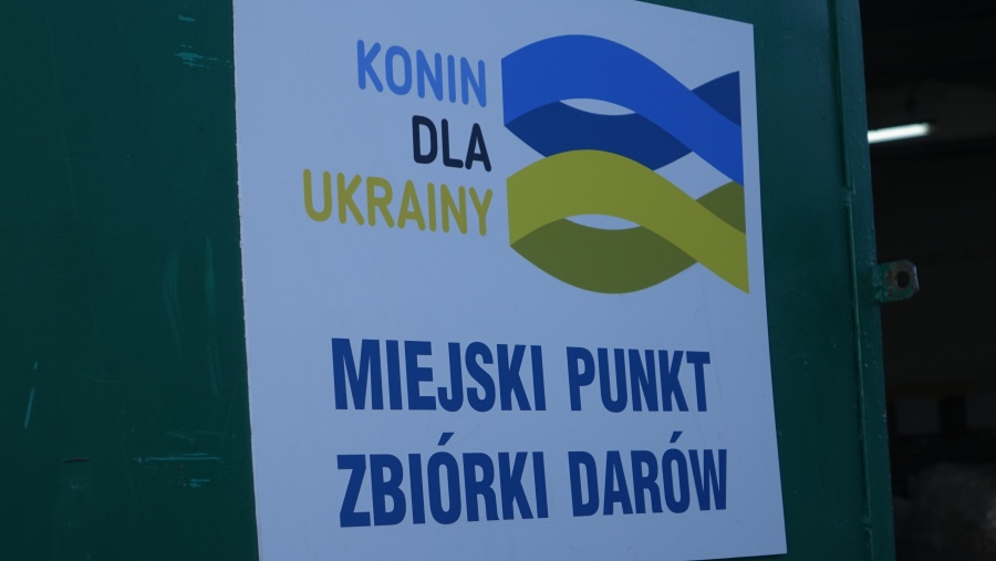 Jeden z kartonów z jasnym przekazem o Putinie. Z Konina wyruszy konwój do Ukrainy