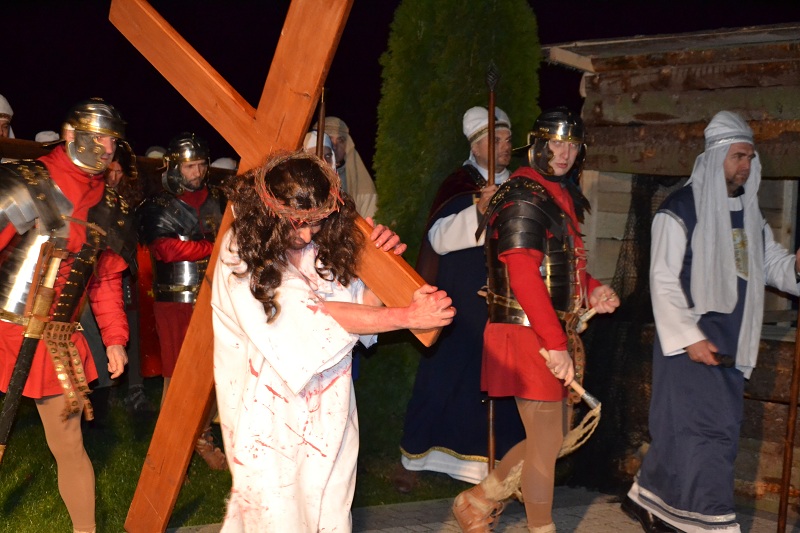 Przez mękę i śmierć, po zmartwychwstanie. Tłumy na misterium w Licheniu