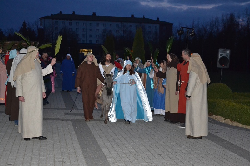 Przez mękę i śmierć, po zmartwychwstanie. Tłumy na misterium w Licheniu