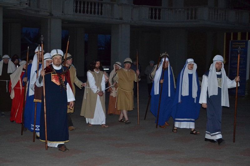 Przez mękę i śmierć, po zmartwychwstanie. Tłumy na misterium w Licheniu