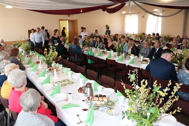 Mieszkańcy na wielkanocnym śniadaniu u burmistrza. Życzył, żeby w gminie była zgoda