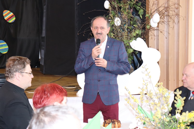 Mieszkańcy na wielkanocnym śniadaniu u burmistrza. Życzył, żeby w gminie była zgoda