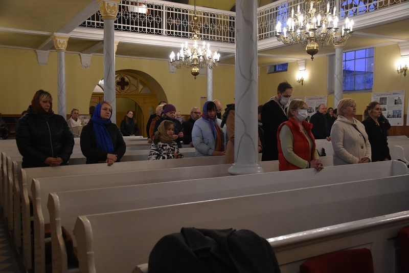 „Wojna to przede wszystkim łzy, ból i straty”. Ekumeniczne nabożeństwo z modlitwą o pokój