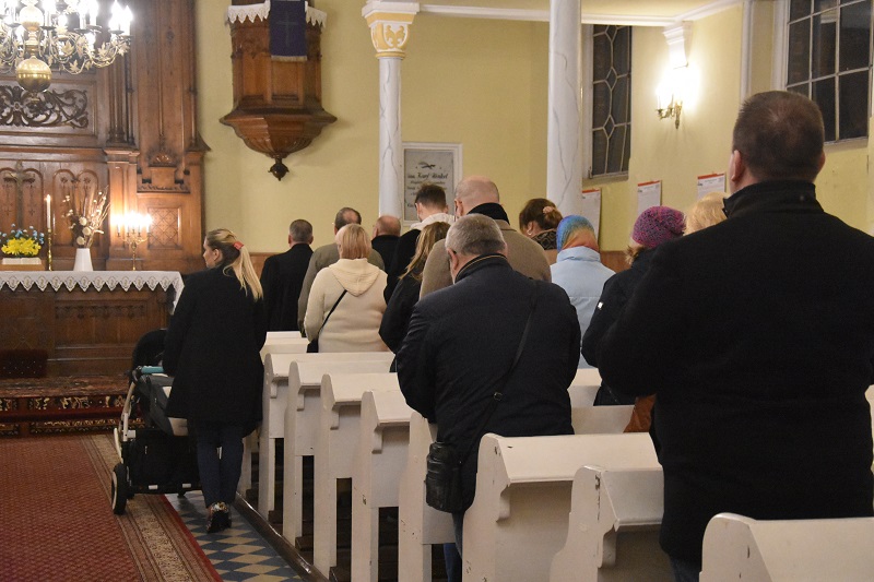 „Wojna to przede wszystkim łzy, ból i straty”. Ekumeniczne nabożeństwo z modlitwą o pokój
