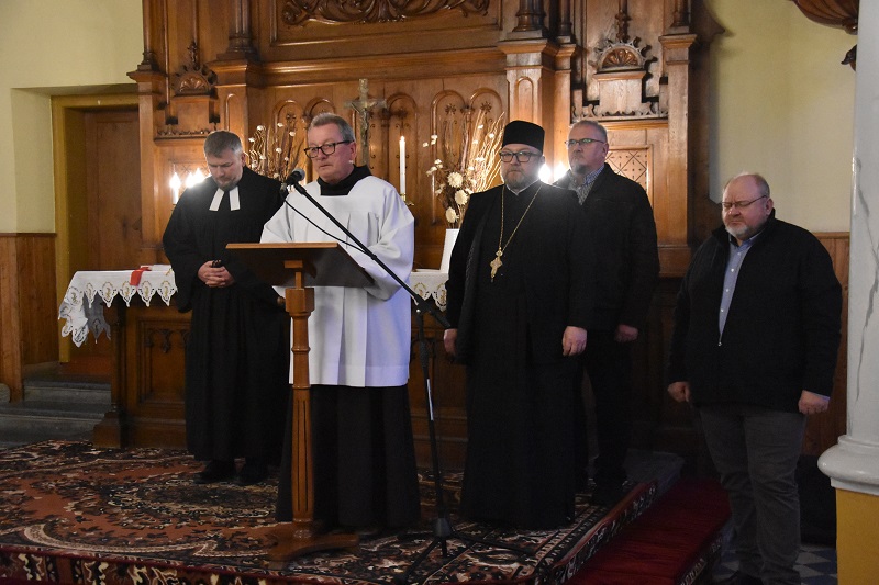 „Wojna to przede wszystkim łzy, ból i straty”. Ekumeniczne nabożeństwo z modlitwą o pokój
