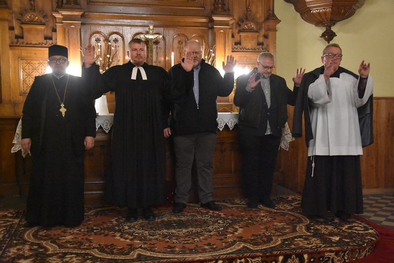 „Wojna to przede wszystkim łzy, ból i straty”. Ekumeniczne nabożeństwo z modlitwą o pokój