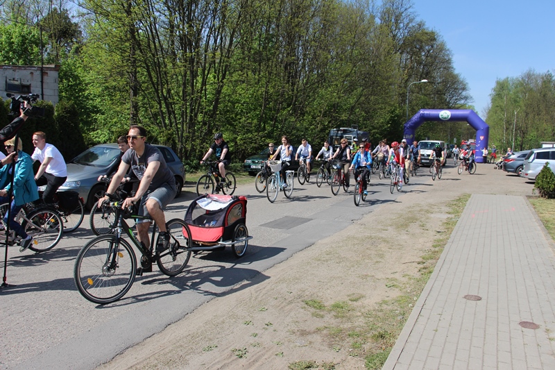 Rekordowa liczba rowerzystów wyruszyła na rajd. Na mecie majówka z eksplozją kolorów