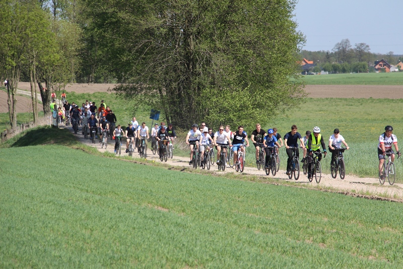 Rekordowa liczba rowerzystów wyruszyła na rajd. Na mecie majówka z eksplozją kolorów