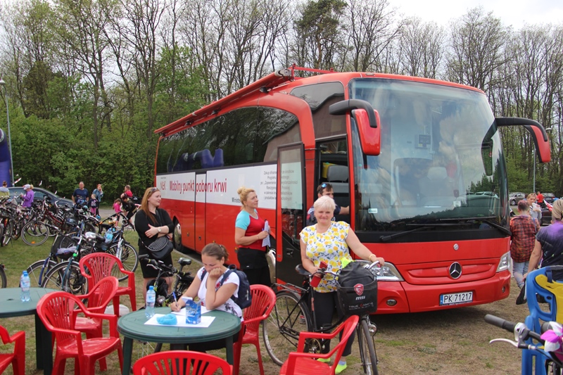 Rekordowa liczba rowerzystów wyruszyła na rajd. Na mecie majówka z eksplozją kolorów