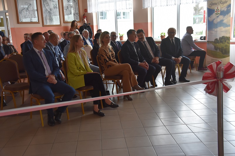 Pierwsi w kraju zakończyli taką inwestycję z Polskiego Ładu. Na szkołach gminy zamontowali fotowoltaikę
