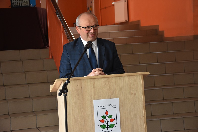 Pierwsi w kraju zakończyli taką inwestycję z Polskiego Ładu. Na szkołach gminy zamontowali fotowoltaikę