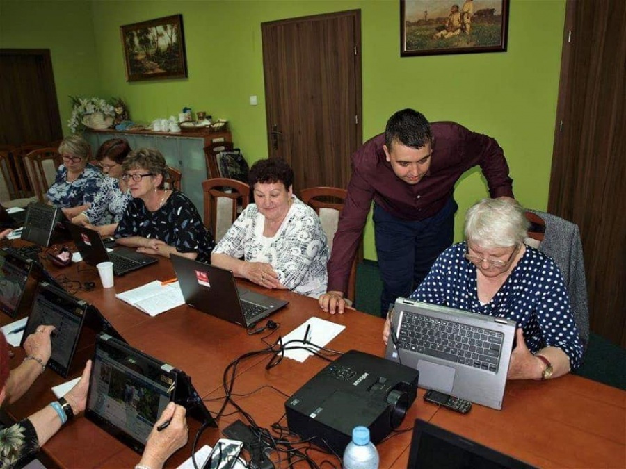 „Ja w internecie”. Wójt rozdał certyfikaty